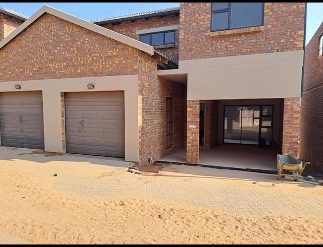 3 BEDROOM TOWNHOUSE FOR SALE IN DIE HEUWEL
